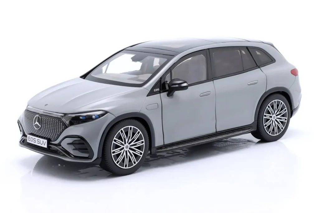 车型 1:18 Mercedes-Benz EQS SUV (X296) 年 2022 灰色 NZG