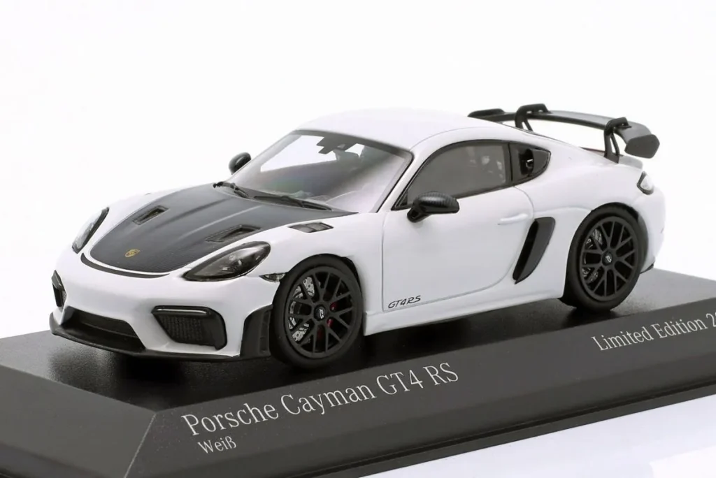 โมเดลรถ 1:43 Porsche 718 (982) Cayman GT4 RS ชุดสะสม Faszination Sportwagen ปี 2021 สีขาว / ดำ ล้อ Minichamps