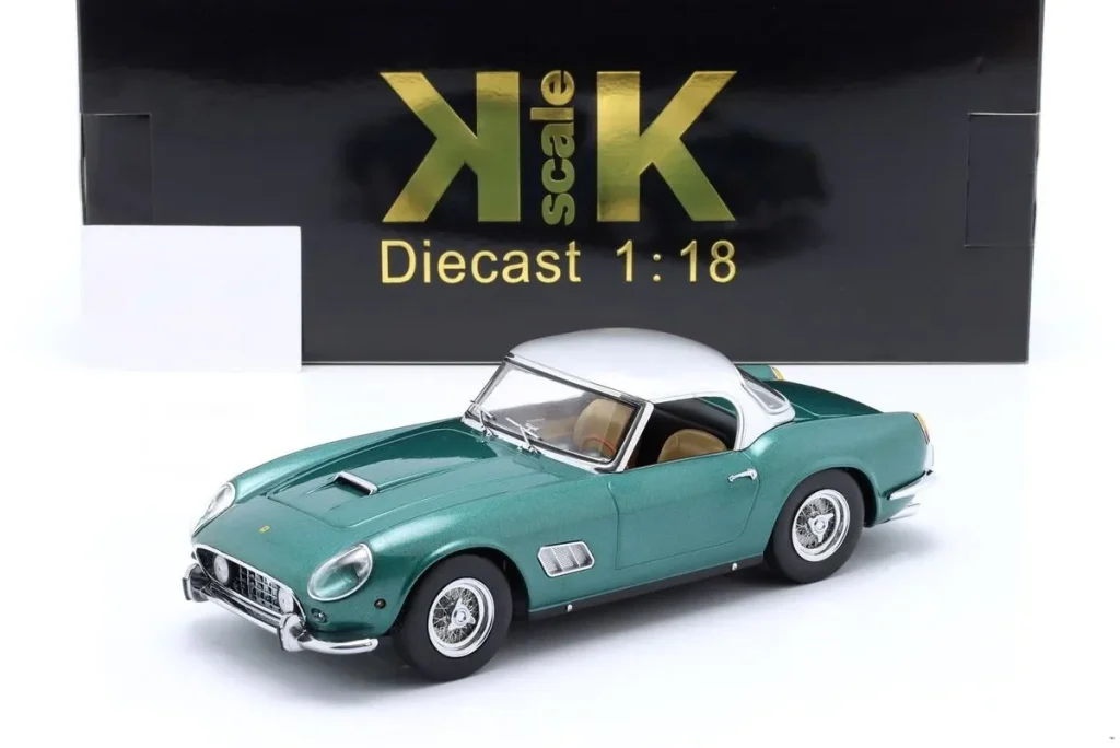 โมเดลรถ 1:18 Ferrari 250 GT California Spyder ปี 1960 สีเขียวเมทัลลิก / เงิน KK-Scale