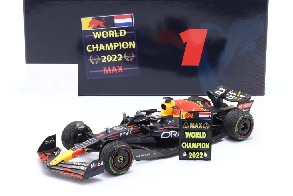 โมเดลรถ 1:18 Red Bull Racing RB18 #1 Max Verstappen ฟอร์มูล่าวัน ปี 2022 Minichamps 113222801