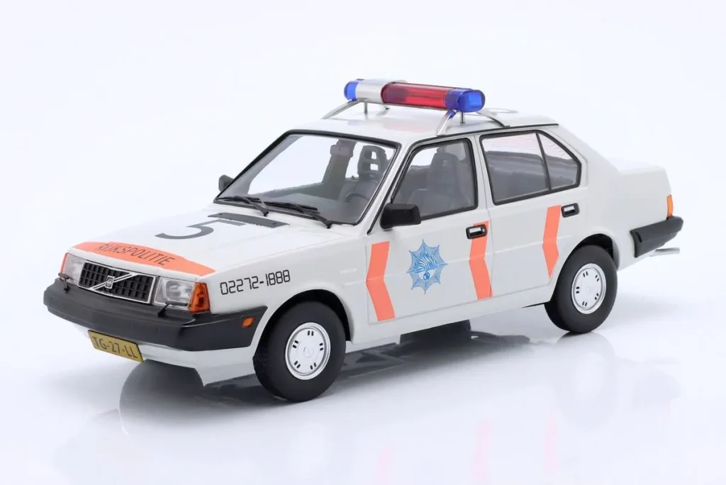 Model 1:18 Volvo 340 year 1987 white Triple9