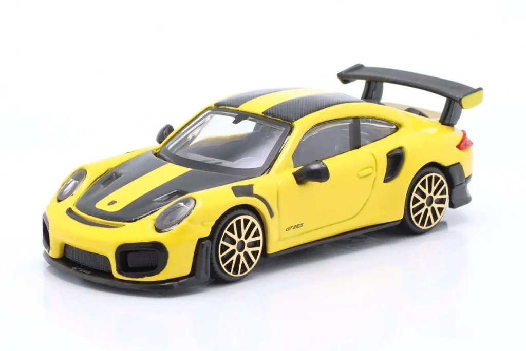 โมเดลรถ 1:43 Porsche 911 GT2 RS ปี 2018 สีเหลือง / ดำ Bburago