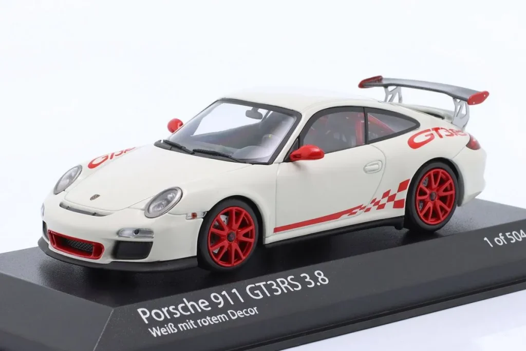 โมเดลรถ 1:43 Porsche 911 (997.II) GT3 RS 3.8 ปี 2009 สีขาว พร้อม แดง Dekor Minichamps
