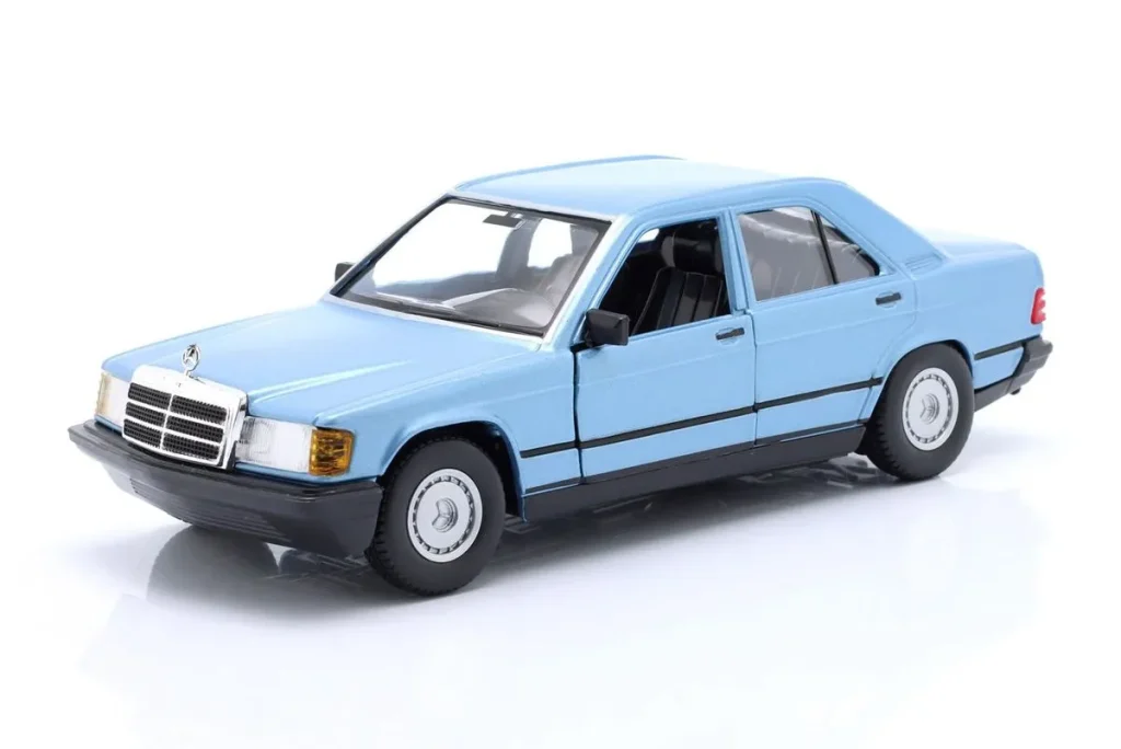 Model 1:24 Mercedes-Benz 190E 2.6 year 1987 Colour diamant blue Bburago