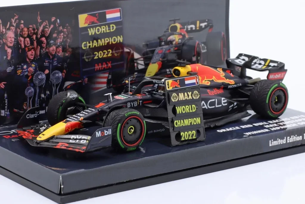 โมเดลรถ 1:43 Red Bull Racing RB18 #1 Max Verstappen ฟอร์มูล่าวัน ปี 2022 Minichamps 413222801