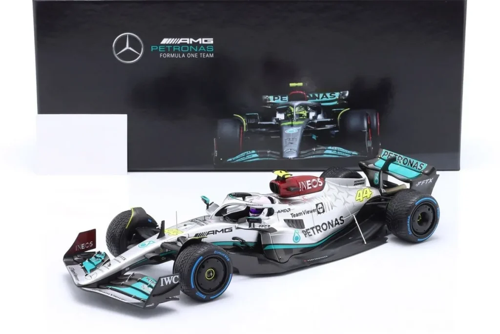 โมเดลรถ 1:18 Mercedes-AMG F1 W13 E Performance #44 Lewis Hamilton ฟอร์มูล่าวัน ปี 2022 Minichamps 113220744