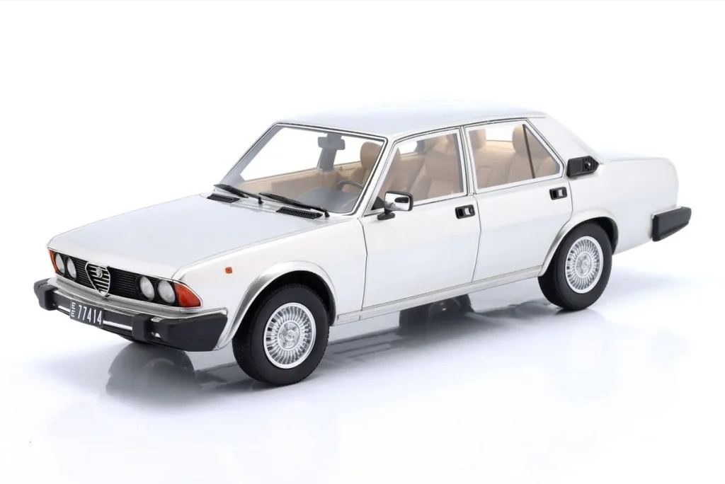 โมเดลรถ 1:18 Alfa Romeo Alfa 6 2.5 (Typ 119) ปี 1979 สีเงิน Cult Scale Models