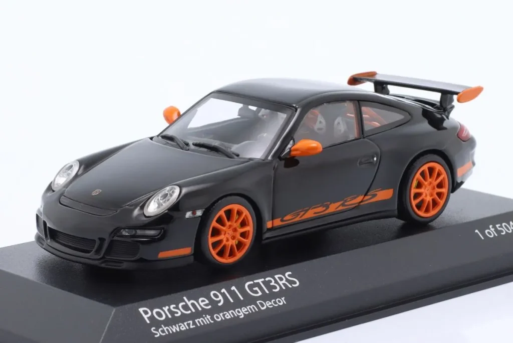 โมเดลรถ 1:43 Porsche 911 (997.1) GT3 RS ชุดสะสม Faszination Sportwagen ปี 2006 สีดำ / orangene ล้อ Minichamps