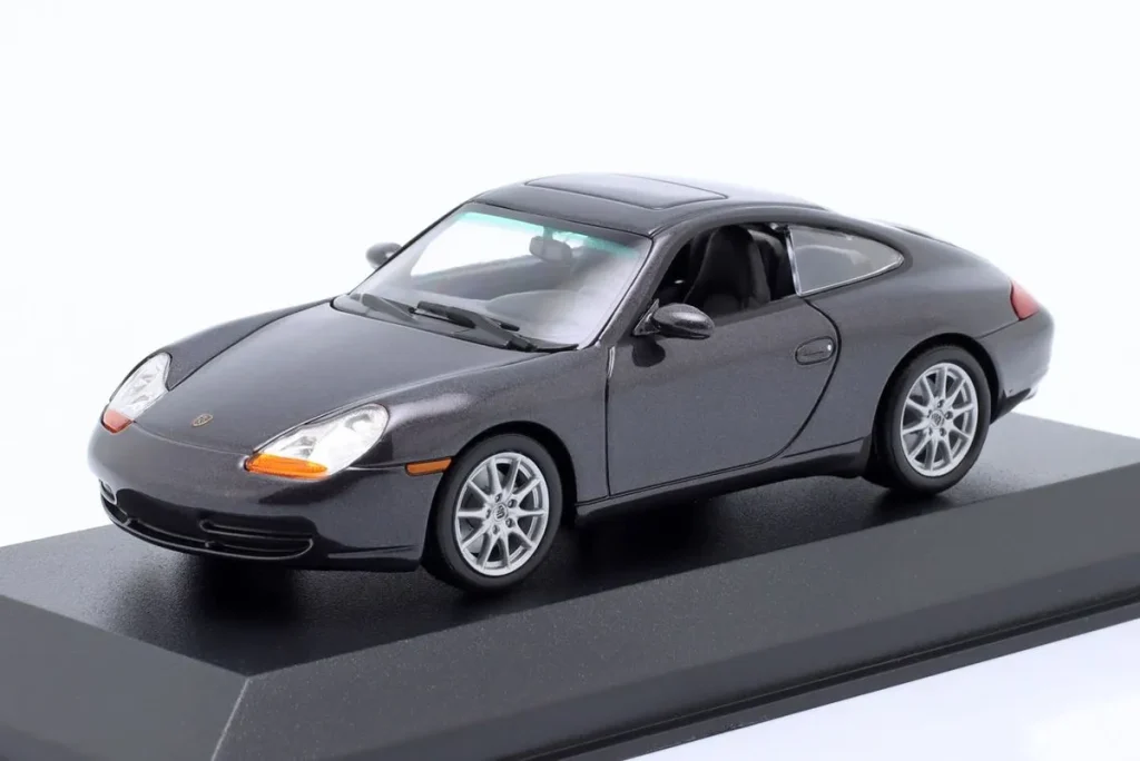 โมเดลรถ 1:43 Porsche 911 (996) ปี 1998 สีม่วงเข้มเมทัลลิก Minichamps