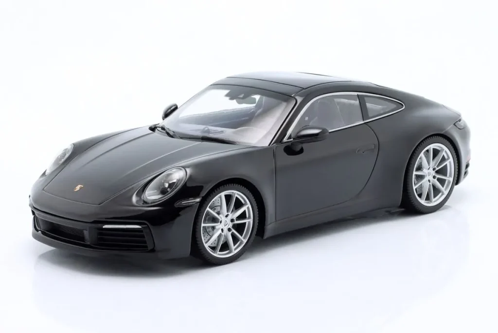 โมเดลรถ 1:18 Porsche 911 (992) Carerra 4S สีดำ Minichamps