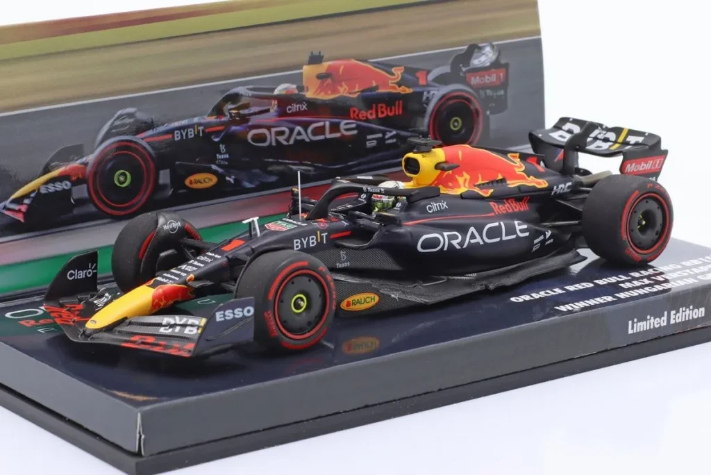 โมเดลรถ 1:43 Red Bull Racing RB18 #1 Max Verstappen ฟอร์มูล่าวัน ปี 2022 Minichamps 447221301