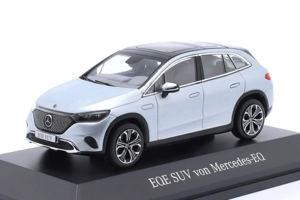 โมเดลรถ 1:43 Mercedes-Benz EQE SUV (X294) ปี 2023 สีเงิน Spark