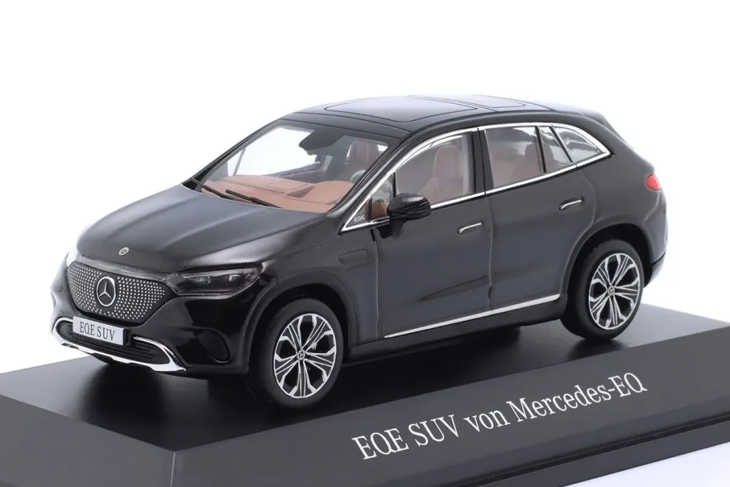 โมเดลรถ 1:43 Mercedes-Benz EQE SUV (X294) ปี 2023 สีดำ Spark