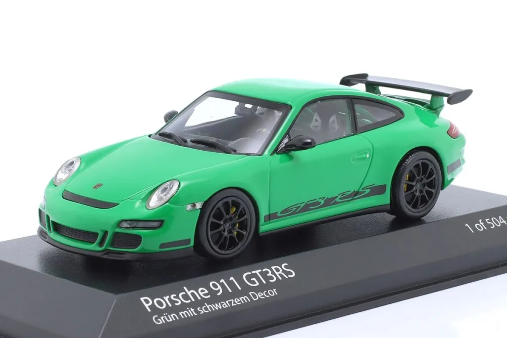 โมเดลรถ 1:43 Porsche 911 (997.1) GT3 RS ชุดสะสม Faszination Sportwagen ปี 2006 สีเขียว พร้อม ดำ Dekor Minichamps