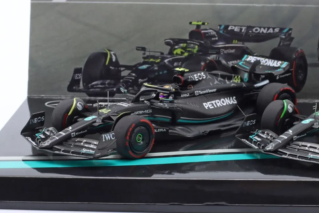 โมเดลรถ 1:43 Mercedes-AMG F1 W14 E Performance #44 Lewis Hamilton #44 / George Russell #63 อันดับ 5 & อันดับ 7 Bahrain GP ฟอร์มูล่าวัน ปี 2023 Minichamps