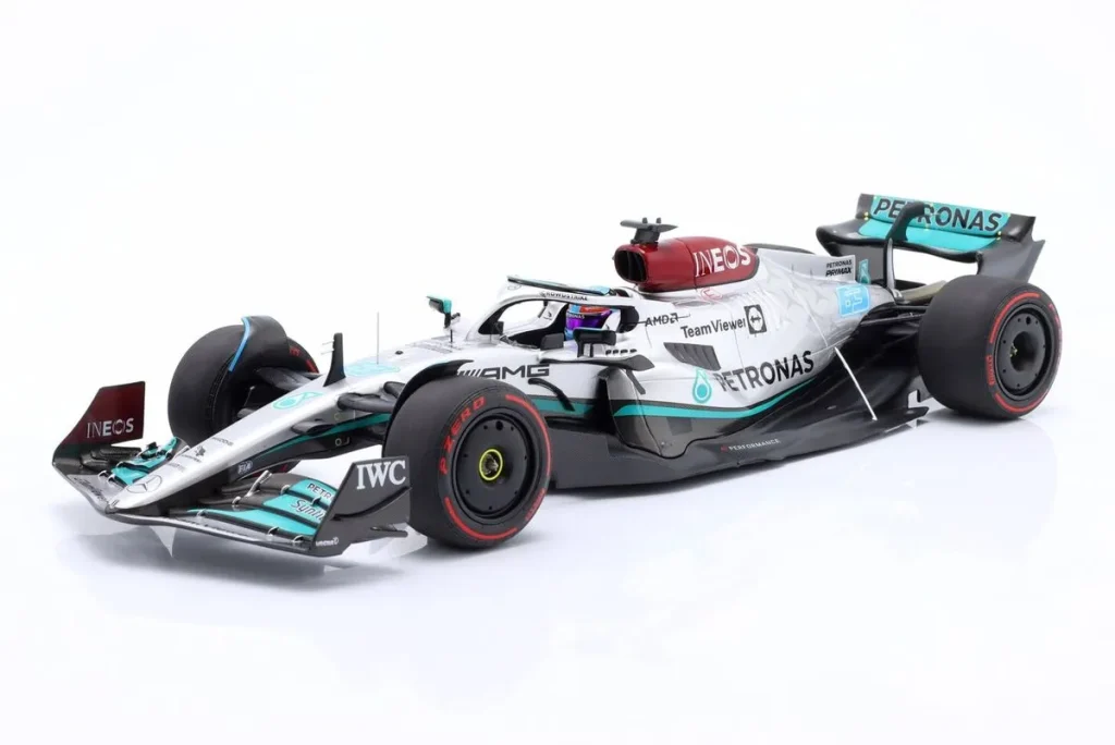 โมเดลรถ 1:18 Mercedes-AMG F1 W13 E Performance #63 George Russell ฟอร์มูล่าวัน ปี 2022 Minichamps 110222163