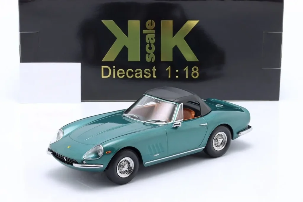โมเดลรถ 1:18 Ferrari 275 GTB/4 NART Spyder พร้อม Speichenfelgen ปี 1967 สีเขียวเข้มเมทัลลิก KK-Scale