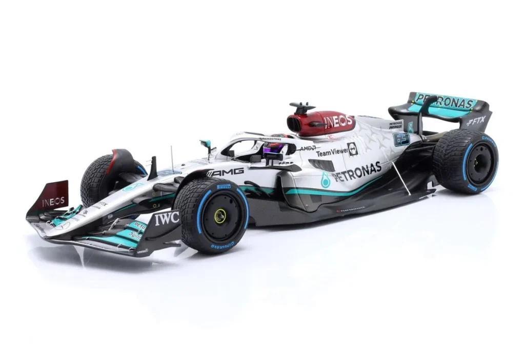 โมเดลรถ 1:18 Mercedes-AMG F1 W13 E Performance #63 George Russell ฟอร์มูล่าวัน ปี 2022 Minichamps 110220763