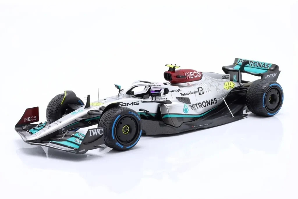 โมเดลรถ 1:18 Mercedes-AMG F1 W13 E Performance #44 Lewis Hamilton ฟอร์มูล่าวัน ปี 2022 Minichamps 110220744