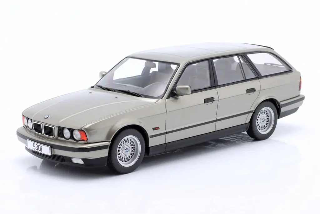 โมเดลรถ 1:18 BMW 530i (E34) Touring ปี 1991 สีเทาเมทัลลิก ModelCarGroup
