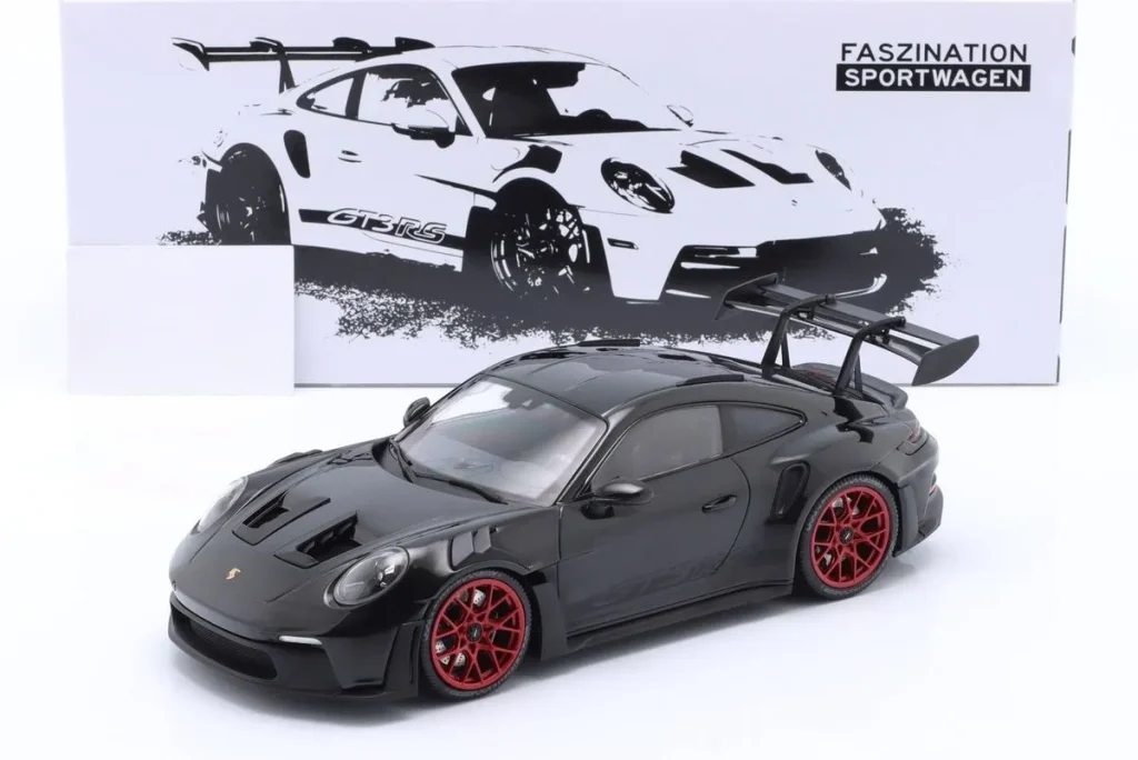 โมเดลรถ 1:18 Porsche 911 (992) GT3 RS ชุดสะสม Faszination Sportwagen ปี 2023 สีดำ พร้อม แดง ล้อ & ดำ Dekor Minichamps
