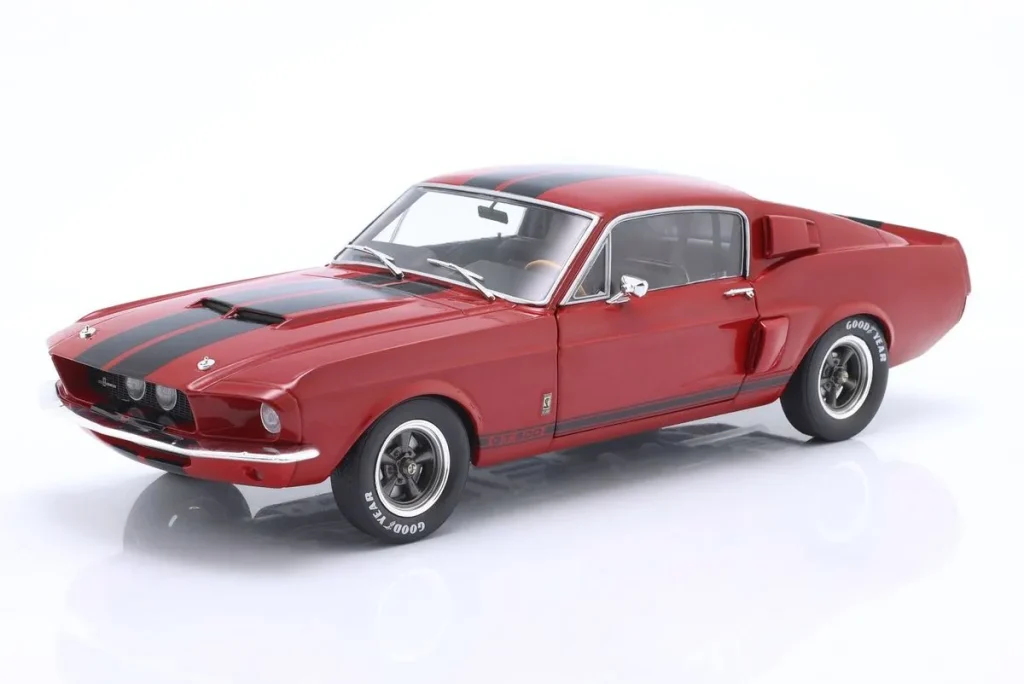 โมเดลรถ 1:18 Shelby GT500 ปี 1967 สีแดง พร้อม ดำ Streifen Solido