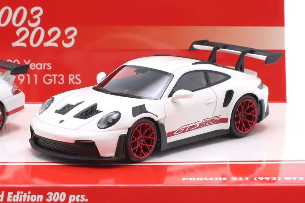 Model 1:43 Porsche 911 (996) GT3 RS & Porsche 911 (992) GT3 RS 20 Jahre Porsche 911 GT3 RS 2003 year 2023 white with red Wheels & red Dekor Minichamps