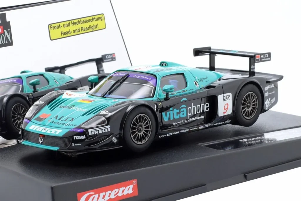 โมเดลรถ 1:32 Maserati MC 12 SlotCar #9 Michael Bartels, Timo Scheider, Eric van de Poele ผู้ชนะ 24h Spa ปี 2005 Carrera