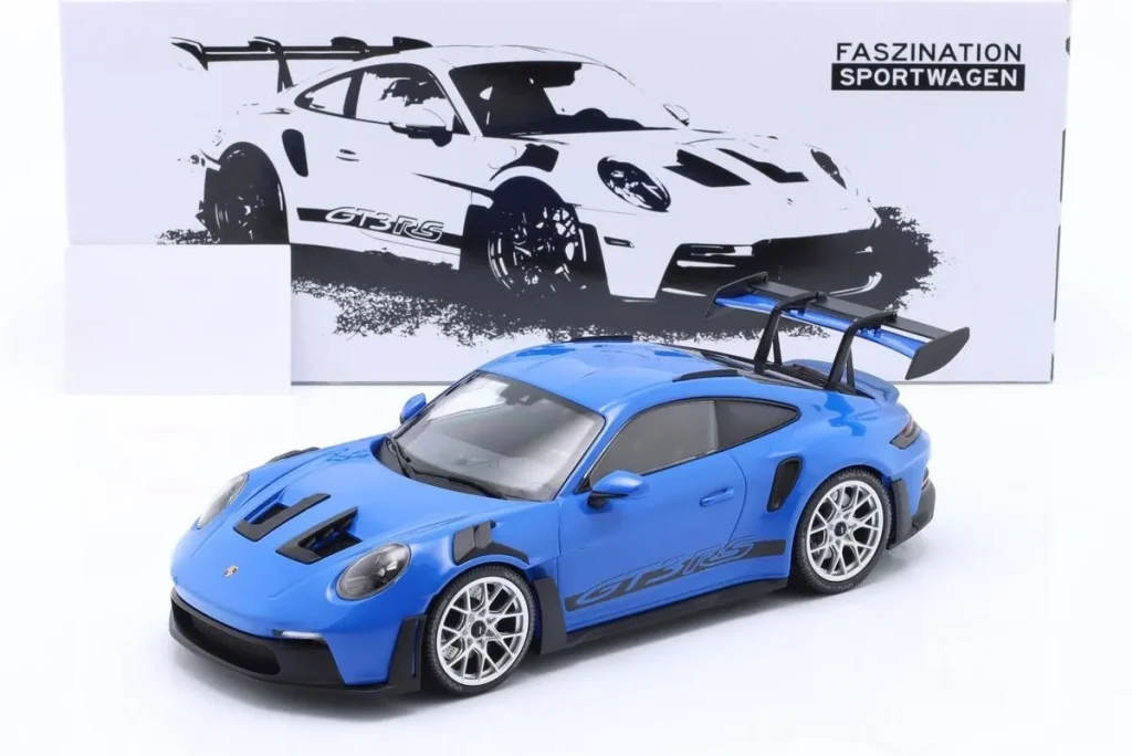 โมเดลรถ 1:18 Porsche 911 (992) GT3 RS ชุดสะสม Faszination Sportwagen ปี 2023 สีน้ำเงิน พร้อม เงิน ล้อ & ดำ Dekor Minichamps