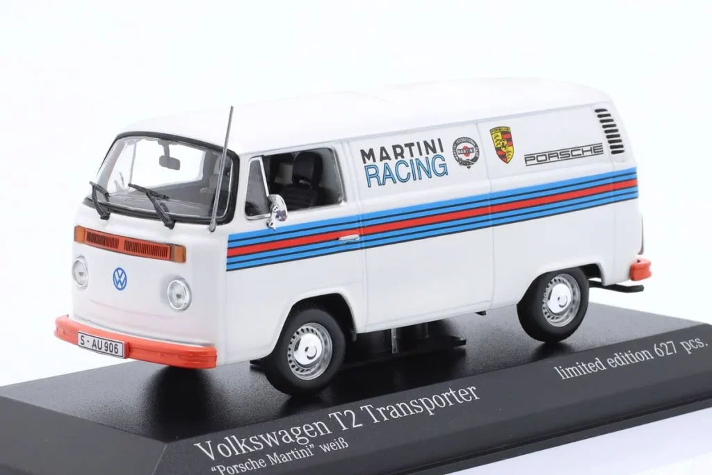 โมเดลรถ 1:43 Volkswagen VW T2 Transporter “Porsche Renndienst / Martini Design” ปี 1972 สีขาว / Martini design Minichamps