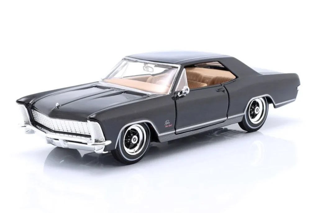 โมเดลรถ 1:24 Buick Riviera ปี 1965 สีดำ Maisto