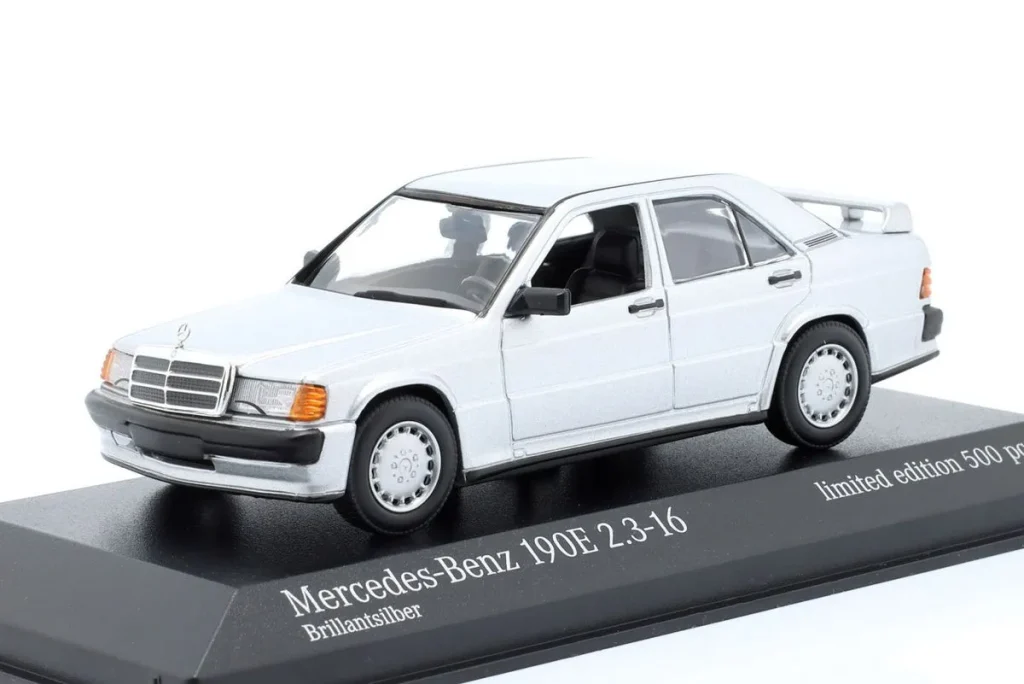 โมเดลรถ 1:43 Mercedes-Benz 190E 2.3 – 16 (W201) ปี 1984 สีเงิน Minichamps