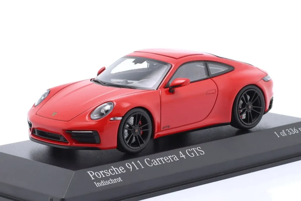 โมเดลรถ 1:43 Porsche 911 (992) Carrera 4 GTS ปี 2021 สีแดงอินเดีย Minichamps