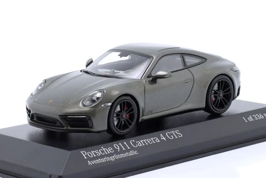 โมเดลรถ 1:43 Porsche 911 (992) Carrera 4 GTS ปี 2021 สีเขียวเมทัลลิก Minichamps
