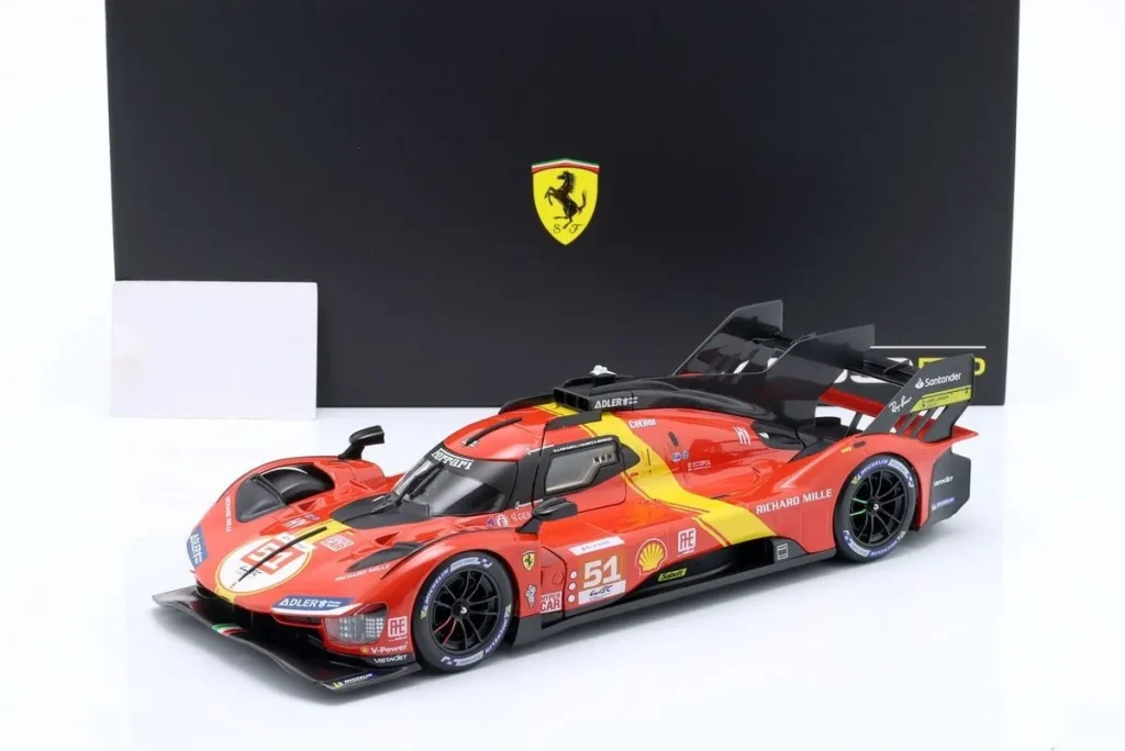 车型 1:18 Ferrari 499P #51 Alessandro Pier Guidi, James Calado, Antonio Giovinazzi 24 小时勒芒年 2023 Bburago 18-16311 #51 Vitrine