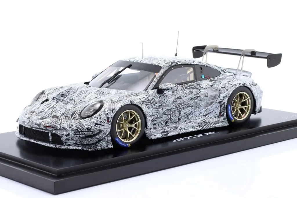 Model 1:18 Porsche 911 (992) GT3 R Testcar Erlkönig white / Black Spark