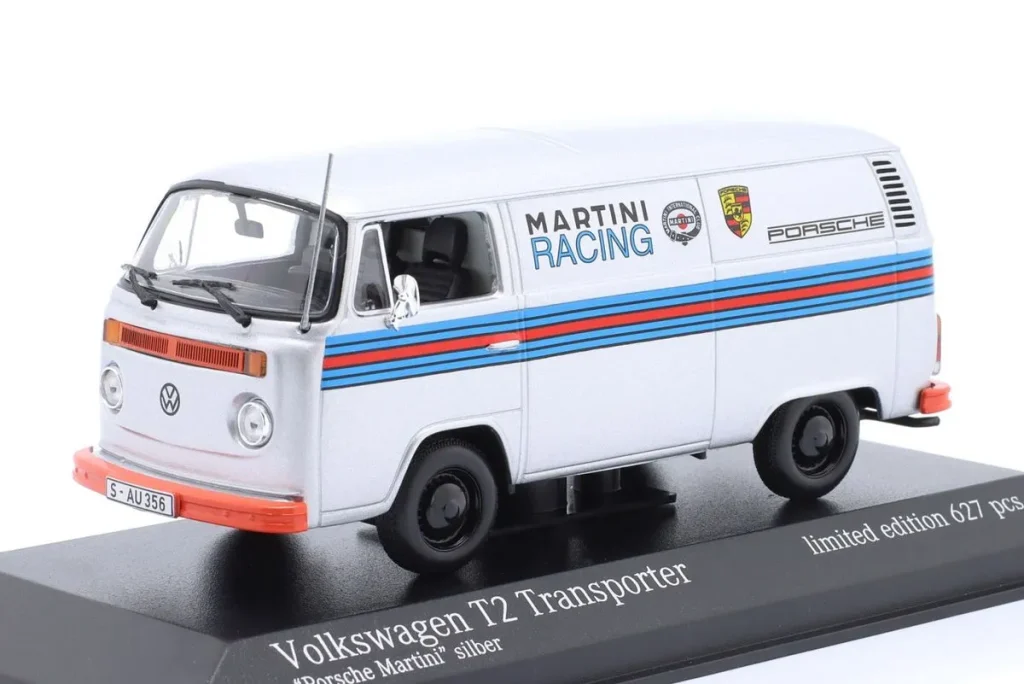 โมเดลรถ 1:43 Volkswagen VW T2 Transporter “Porsche Renndienst / Martini Design” ปี 1972 สีเงิน / Martini Design Minichamps