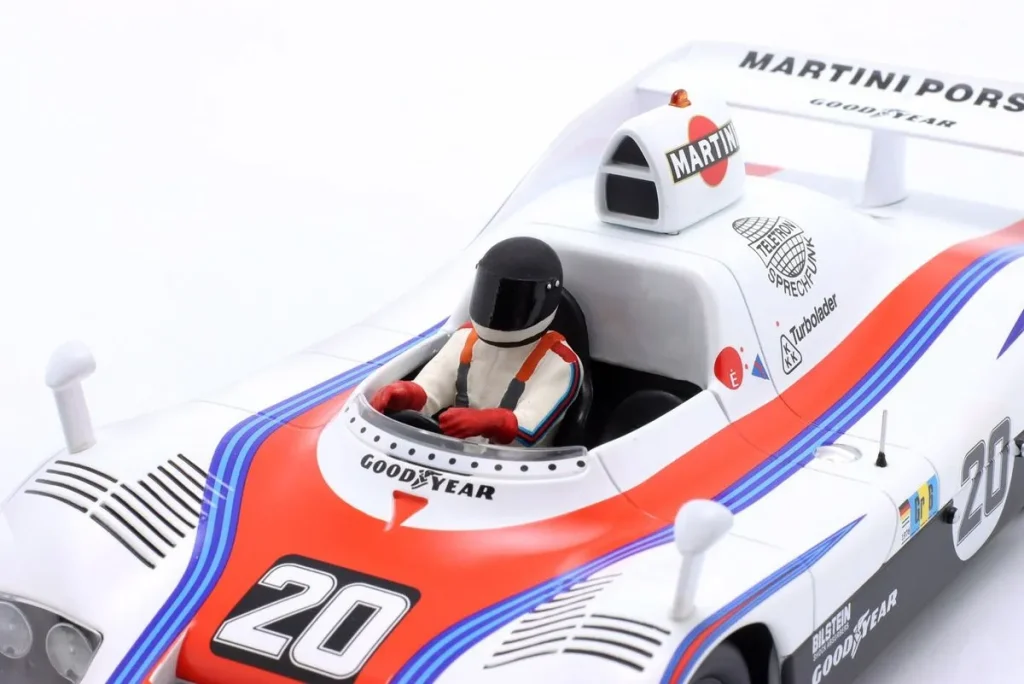 仿真赛车头盔 1:18 Sitzende Rennfahrer-手办含黑色 Helm 年 1978 figurenmanufaktur