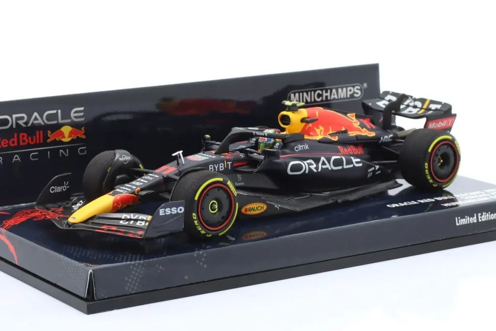 โมเดลรถ 1:43 Red Bull Racing RB18 #11 Sergio Pérez อันดับ 5 ฮังการี GP ฟอร์มูล่าวัน ปี 2022 Minichamps