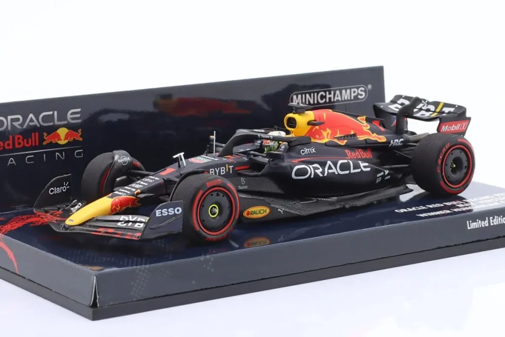 โมเดลรถ 1:43 Red Bull Racing RB18 #1 Max Verstappen ฟอร์มูล่าวัน ปี 2022 Minichamps 417221301