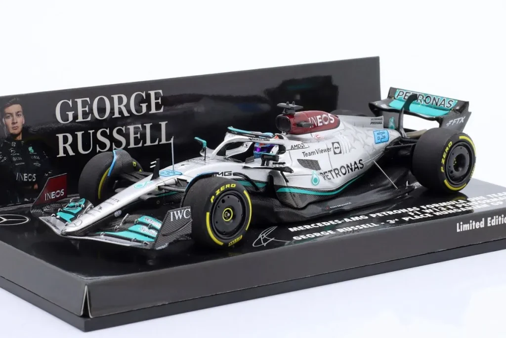 Model 1:43 Mercedes-AMG F1 W13 E Performance #63 George Russell Formula One year 2022 Minichamps 417221363