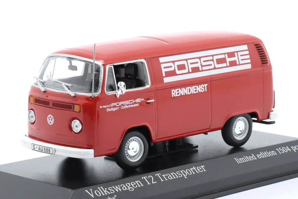 โมเดลรถ 1:43 Volkswagen VW T2 Transporter “Porsche Renndienst” ปี 1972 สีแดง Minichamps