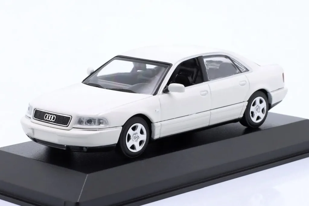 Model 1:43 Audi A8 (D2) year 1999 white Minichamps