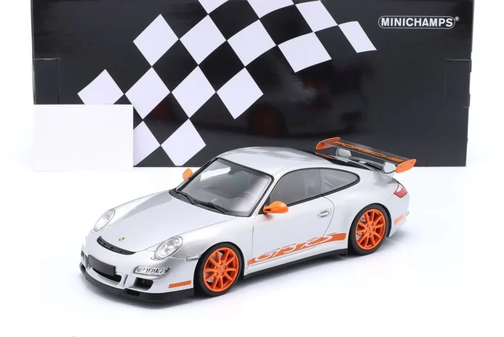 Model 1:18 Porsche 911 (997) GT3 RS year 2007 silver with orangenen Wheels & Dekor Minichamps