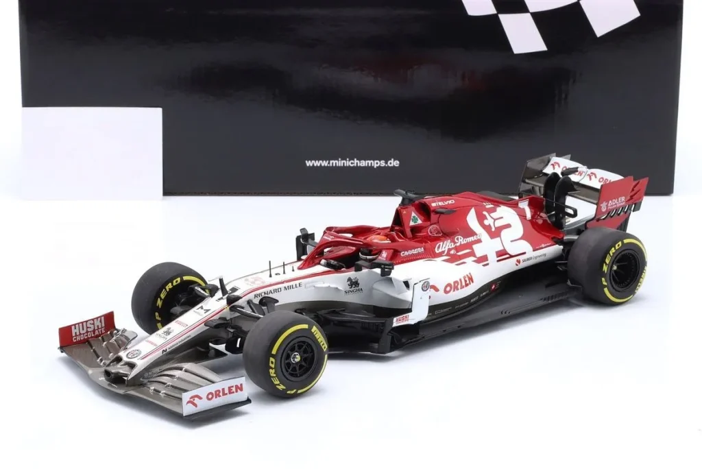 车型 1:18 Alfa Romeo Racing C39 #7 Kimi Räikkönen 一级方程式年 2020 Minichamps 110200107