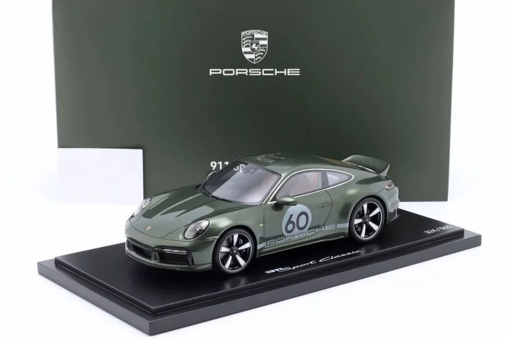 โมเดลรถ 1:18 Porsche 911 (992) Sport Classic ปี 2022 สีเขียวเมทัลลิก Spark
