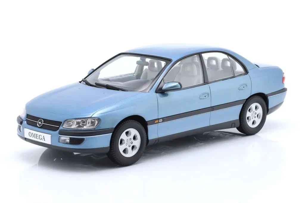 โมเดลรถ 1:18 Opel Omega B ปี 1996 สีน้ำเงินเมทัลลิก Triple9
