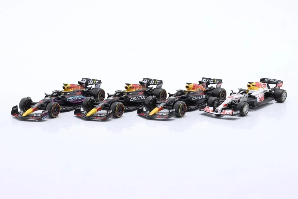 โมเดลรถ 1:43 Red Bull Racing RB16B #33 (2021) / Red Bull Racing RB18 #1 (2022) / Red Bull Racing RB19 #1 & #11(2023 Max Verstappen / Sergio Perez ฟอร์มูล่าวัน แชมป์โลก 2021 Bburago