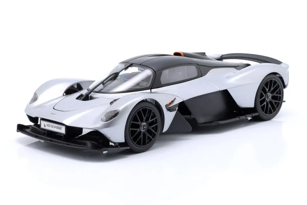 车型 1:18 Aston Martin Valkyrie 年 2022 银色 Maisto