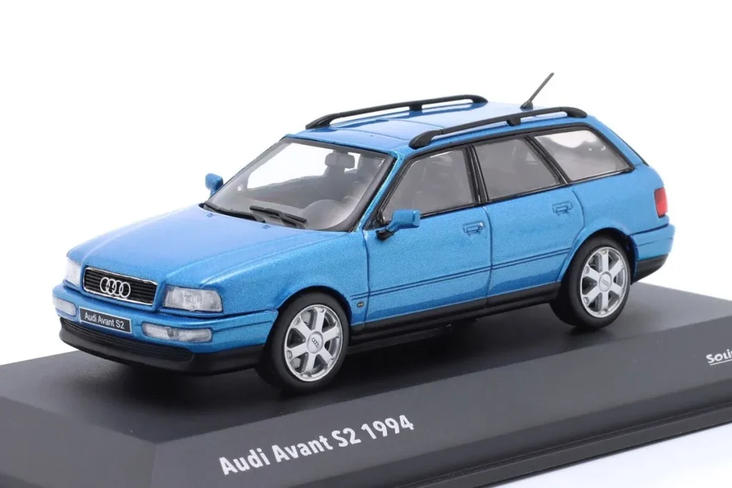Model 1:43 Audi Avant S2 year 1994 Colour Pelikan blue Solido